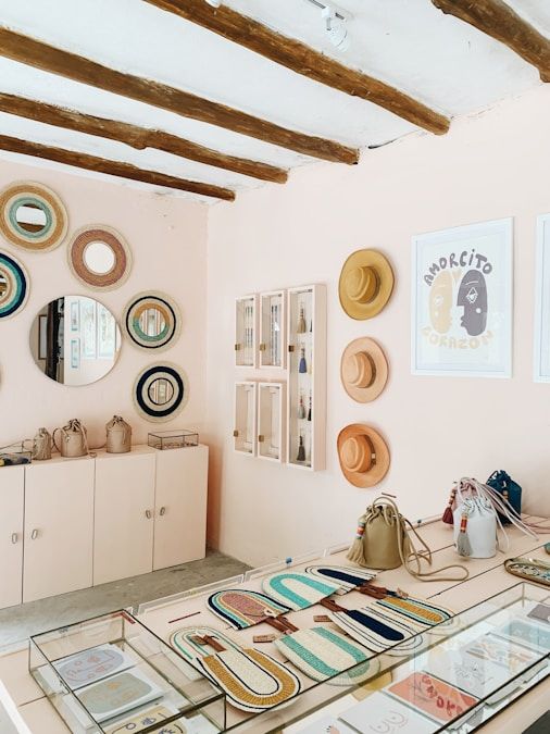 An accessories boutique with bags, hats and mirrors